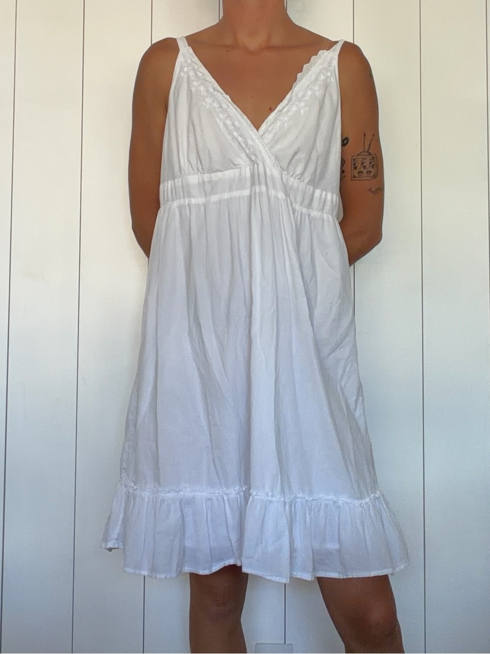 WHITE DRESS - Picture 2 of 5